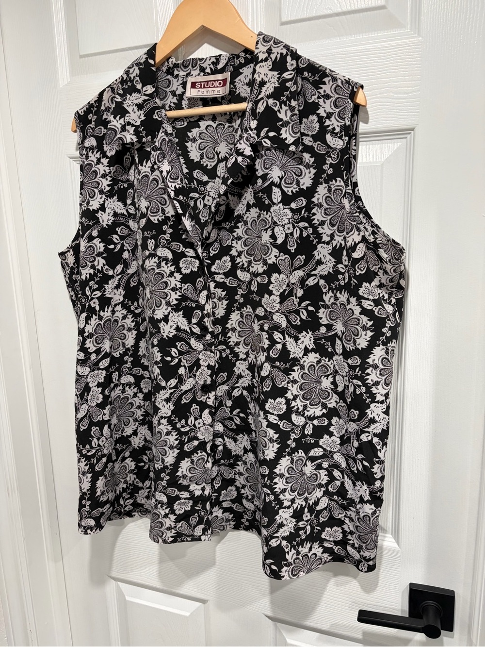 2/$25 Studio Femme Black & White Sleeveless Floral Button Front Top - Picture 2 of 7